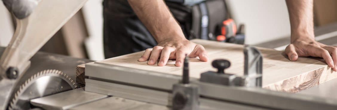 Utilisation d'une machine pour travailler le bois