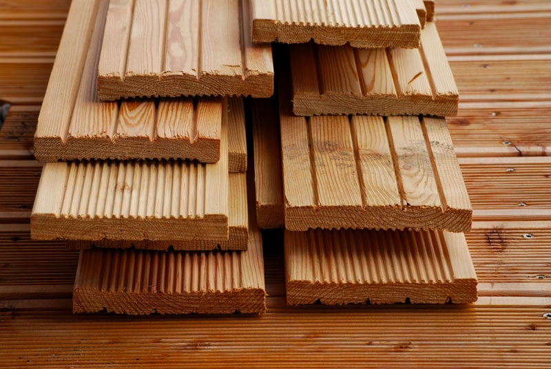 Planches en bois à usiner
