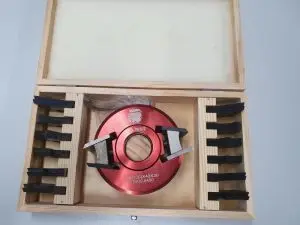 Coffret porte outils hauteur 40 - alesage 30 + 6 jeux de fers et contre fers Holzmann